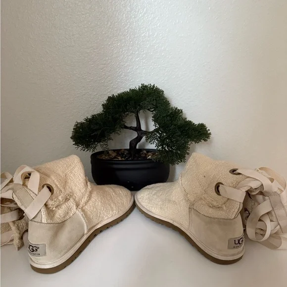 UGG Women's Lace-Up Cream Winter Boots - Picture 5 of 5
